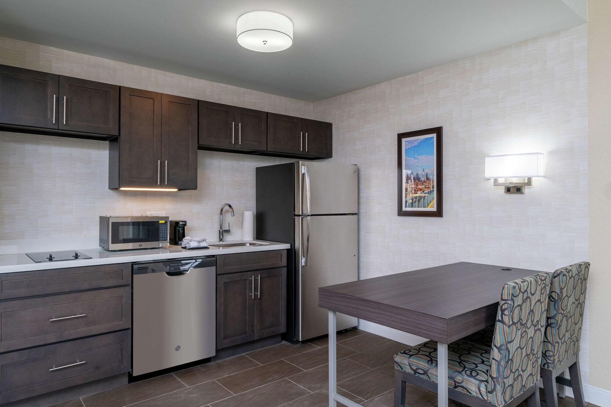 Hampton & Valley Forge/oaks Hotel 3*