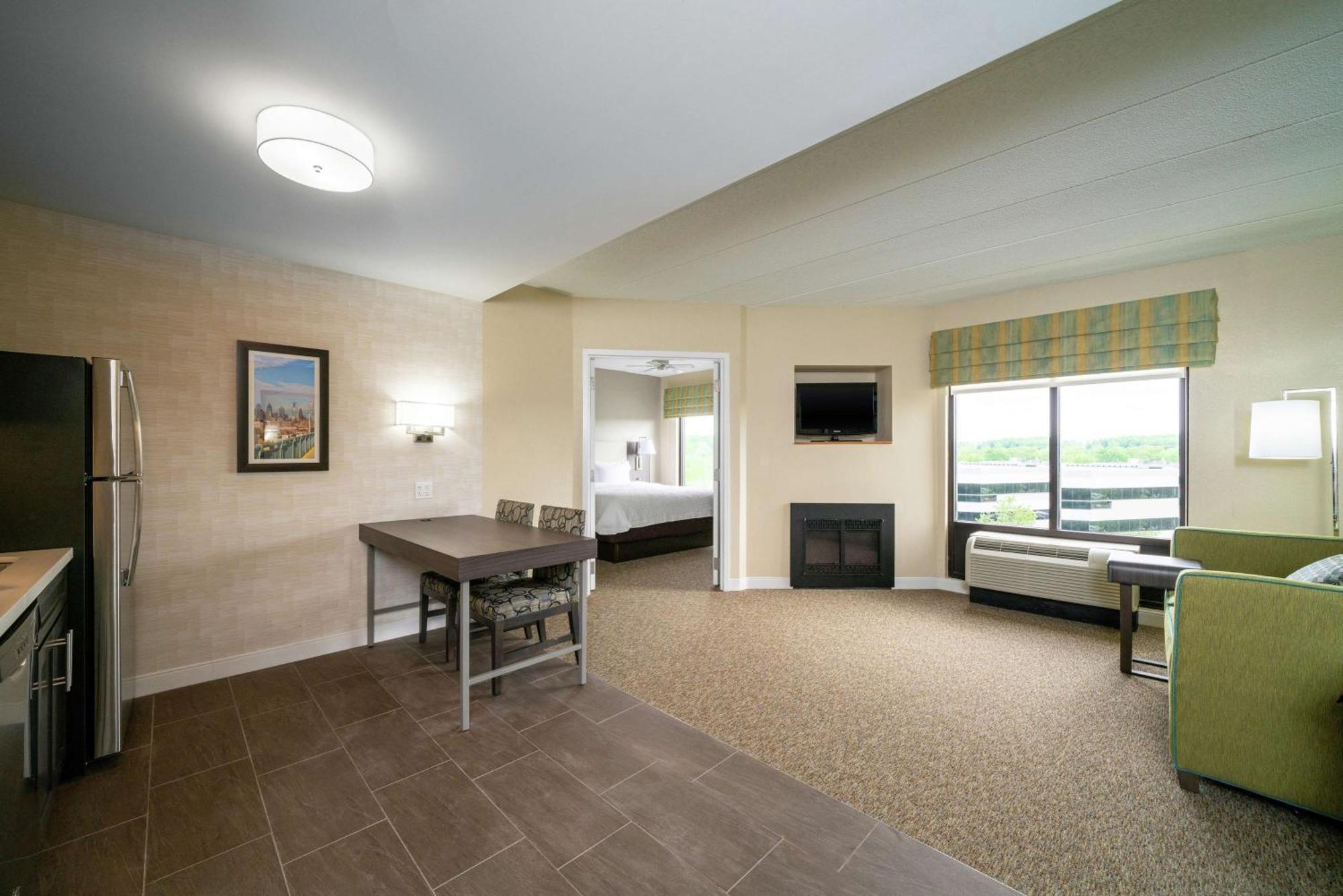 Hampton & Valley Forge/oaks Hotel
