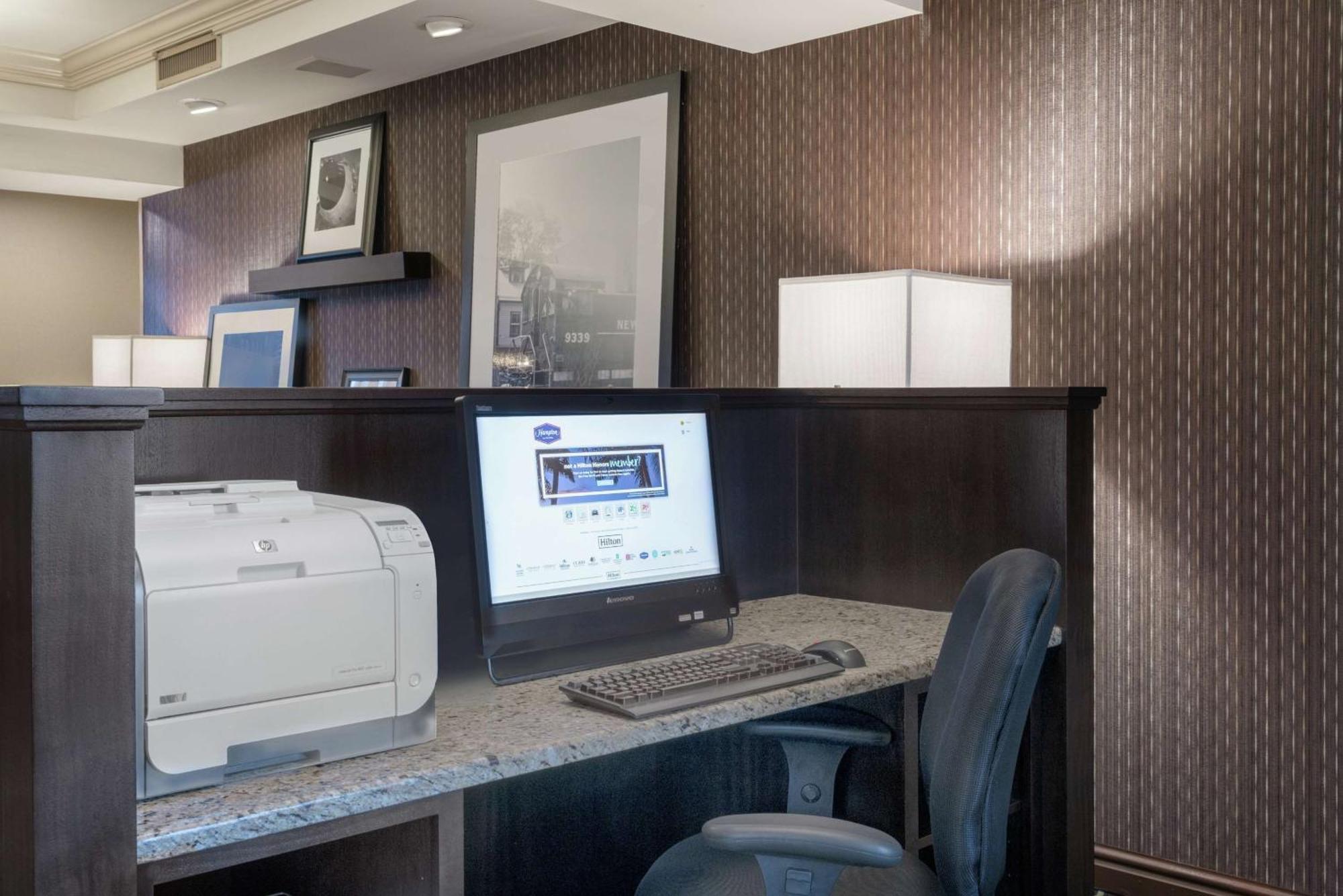 Hampton & Valley Forge/oaks Hotel 3*
