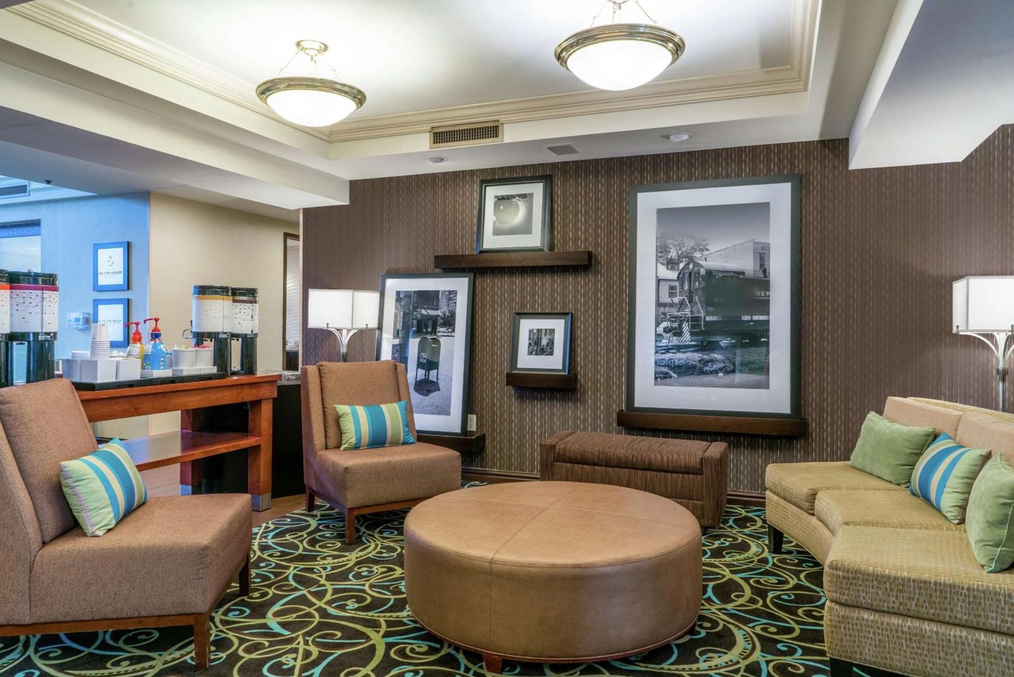 Hampton & Valley Forge/oaks Hotel
