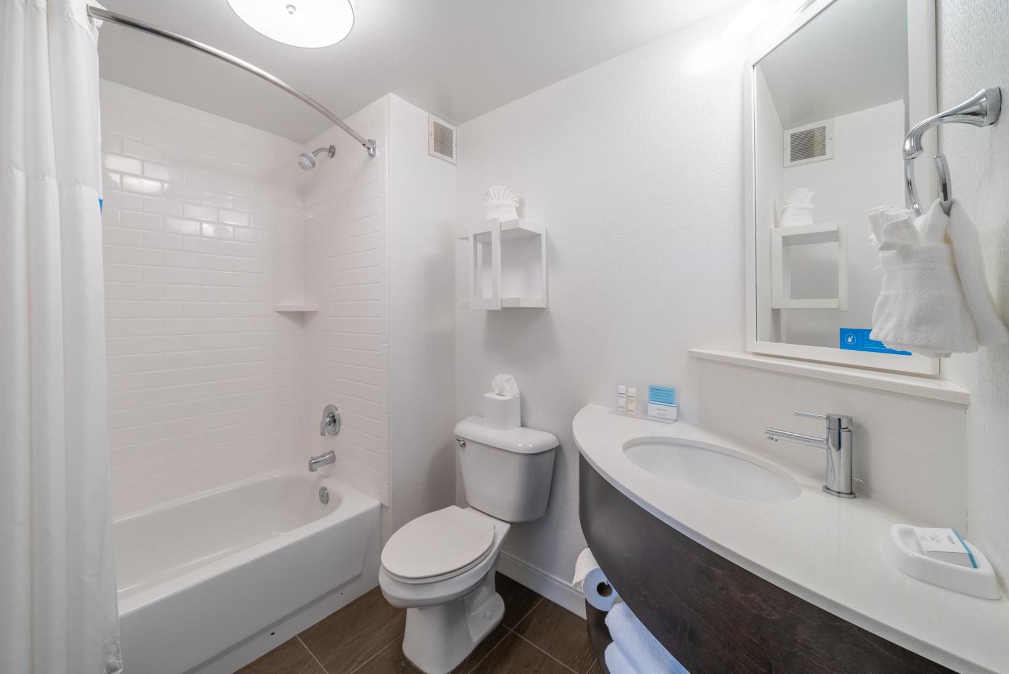 Hampton & Valley Forge/oaks Hotel 3*