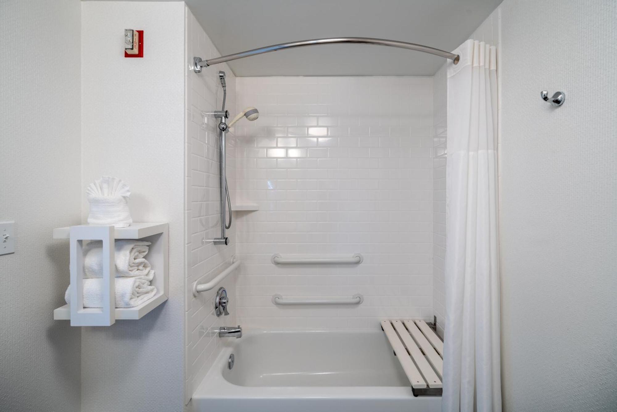Hampton & Valley Forge/oaks Hotel
