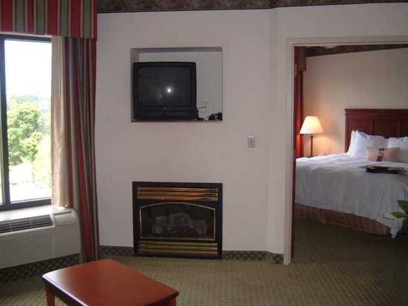 Hampton & Valley Forge/oaks Hotel 3*